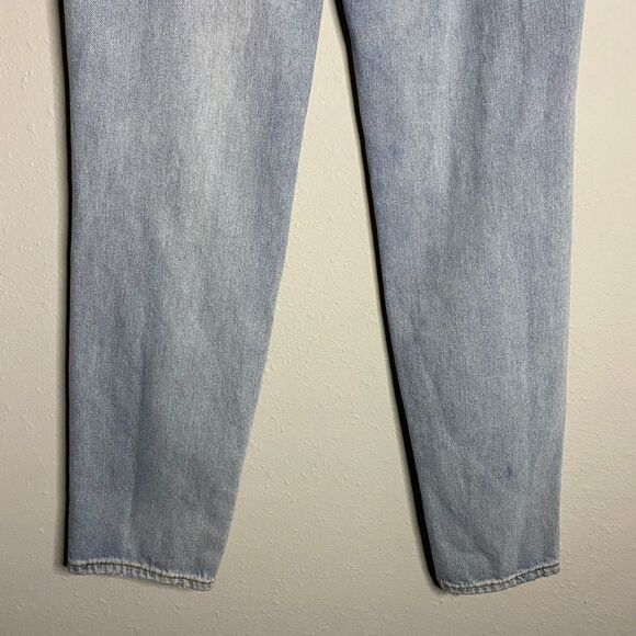 Urban Outfitters BDG Light Wash High Rise Mom Jean Size 24 - Picture 6 of 11